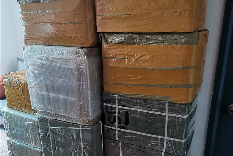 15000 Stcs Plastic Lippenbalsam Topf und 1000 Stcs 50 ml Schaumpumpenflasche sind bereit, nach Kanada zu versenden