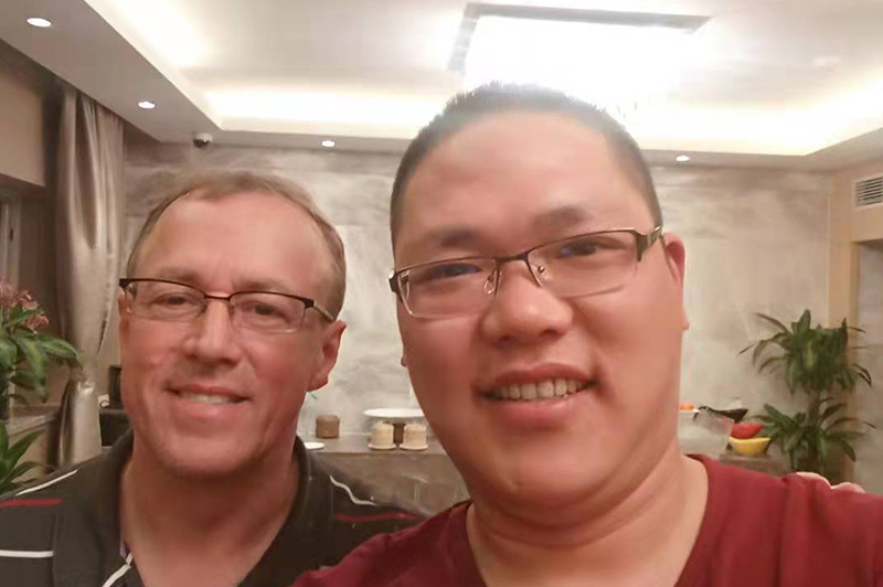 Treffen mit dem alten Freund aus Kanada in Shanghai Hotel