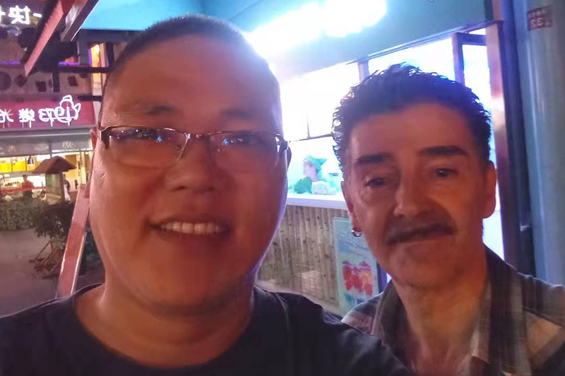 Habe das Abendessen mit dem Italien-Freund in Zhangjiagang City