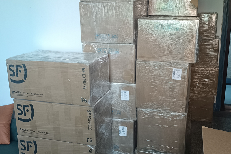 5 g PP Balm Tube und 80 ml PP Head/PET Body Pump Bottle sind bereit für den Versand nach Kanada